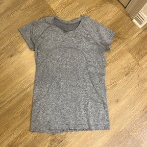 Size 10 lululemon swiftly tech